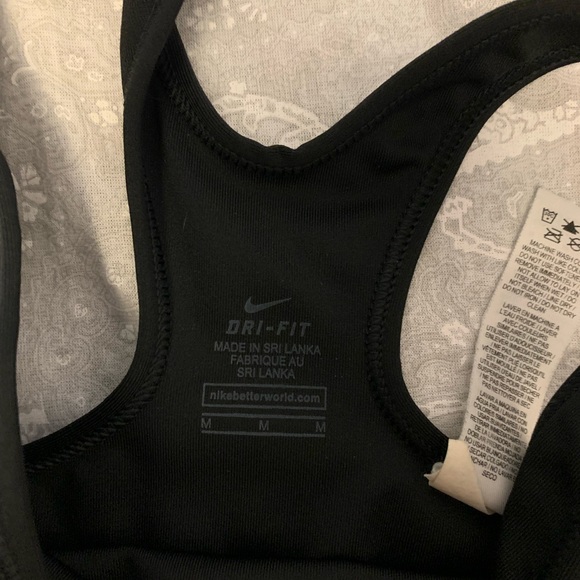 3 Nike sports bras - Picture 4 of 6